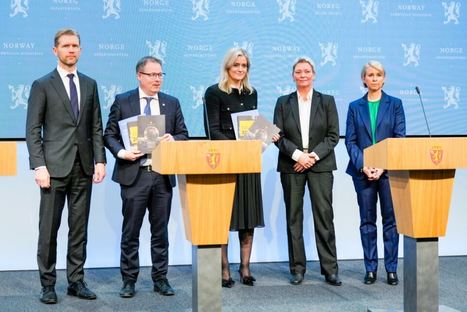 Fra venstre: assisterende etterretningssjef Lars Nordrum, forsvarsminister Bjørn Arild Gram (Sp), justisminister Emilie Enger Mehl (Sp), sjef i Politiets sikkerhetstjeneste (PST) Beate Gangås og sjef for Nasjonal sikkerhetsmyndighet (NSM), Sofie Nystrøm etter en pressekonferanse om trussel- og risikovurderinger i Norge. Foto: Fredrik Varfjell / NTB