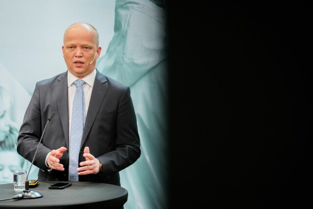 Finansminister Trygve Slagsvold Vedum (Sp) på pressekonferansen om revidert nasjonalbudsjett for 2023. Foto: Fredrik Varfjell / NTB hovedbilde