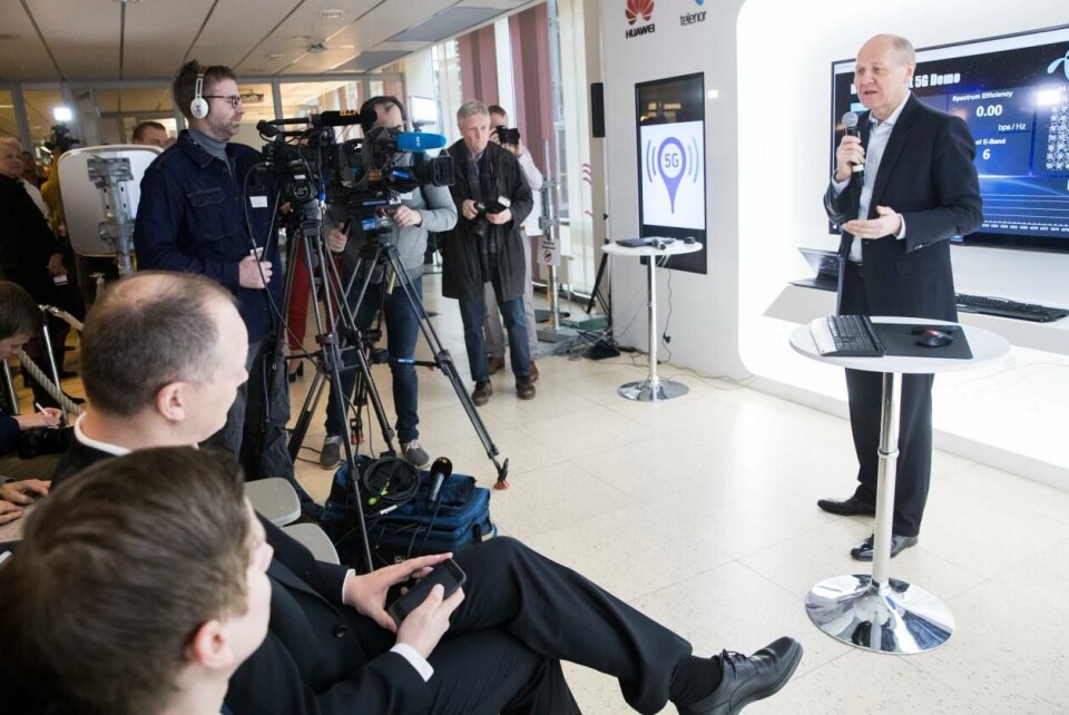 Konsernsjef i Telenor, Sigve Brekke, da han demonstrerte Norges første 5G i Telenors lokaler på Fornebu i 2017. Foto: Håkon Mosvold Larsen / NTB