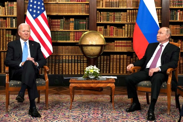 USAs president Joe Biden og Russlands president Vladimir Putin under et møte i Genève i juni 2021. Foto: Kevin Lamarque/Reuters/NTB hovedbilde