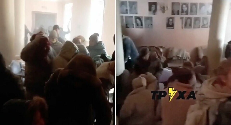 Skjermdump fra en video som ble postet på Telegram 25. mars, skal vise sivile i teaterbygningen etter eksplosjonen. Foto: Telegram / Truxa News.