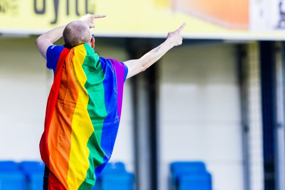 Fifa har tidligere lovet at det blir tillatt med regnbueflagg på stadion. Men majorgeneral Abdulaziz Abdullah Al Ansari, som har ansvar for sikkerheten, har sagt at regnbueflagg kan bli tatt fra fans på stadion – og begrunner det med deres egen sikkerhet. Foto: Svein Ove Ekornesvåg / NTB