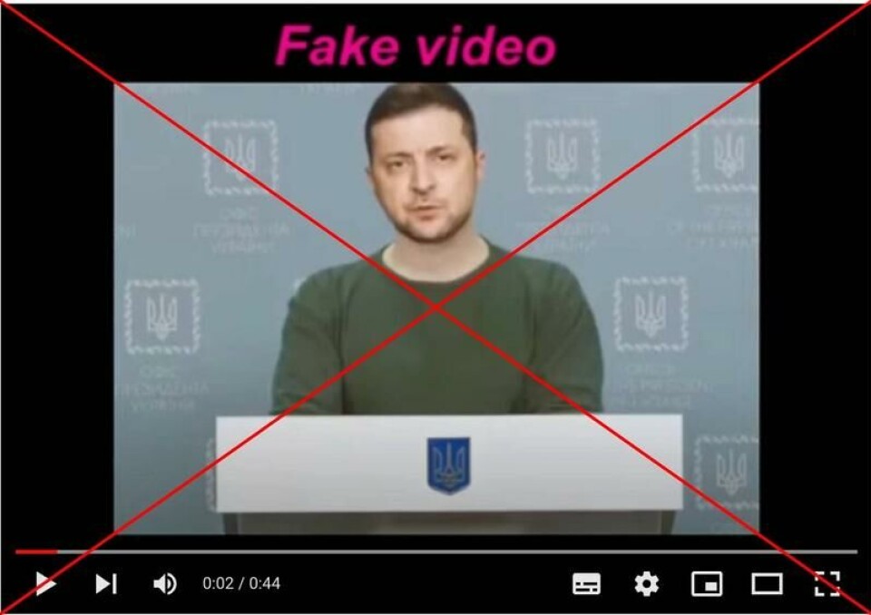 Presidenten har ikke sagt at soldatene skal overgi seg til Russland. Videoen var en deepfake, som innebærer at det virker som om presidenten sier noe annet enn det han faktisk sa. Skjermdump: YouTube.