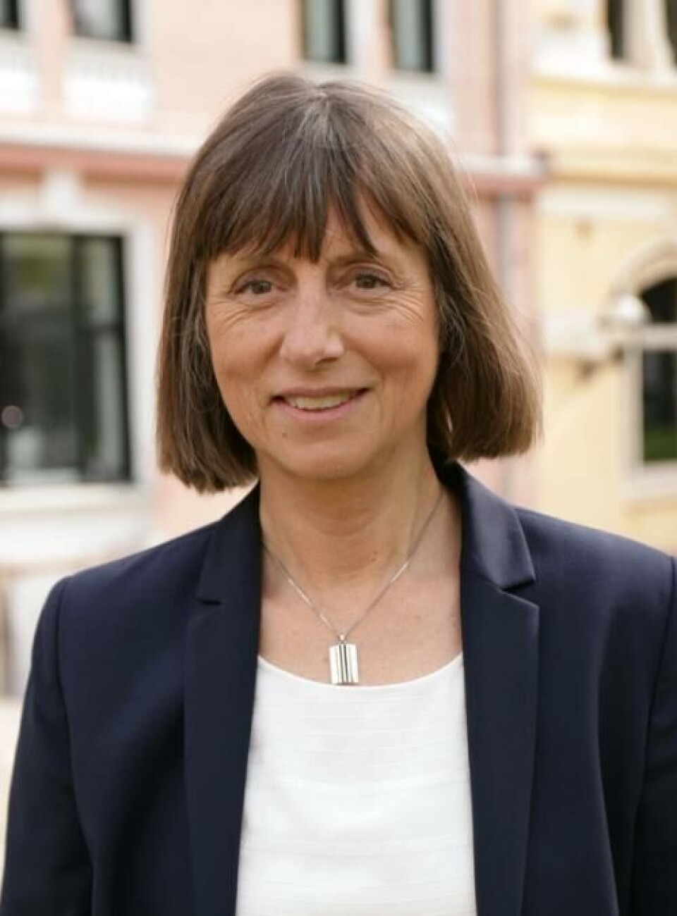 Giske Ursin, direktør i Kreftregisteret ved Folkehelseinstituttet (FHI), sier at det ikke har vært en voldsom økning av aggressive kreftformer som kan knyttes til mRNA-vaksinen. Foto: Kreftregisteret/FHI
