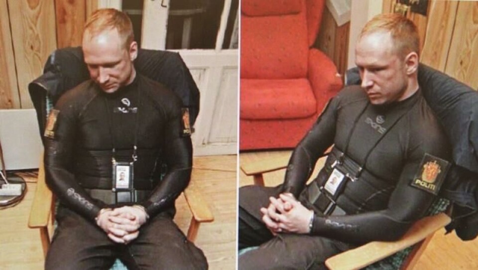 Anders Behring Breivik hadde på seg en falsk politiuniform da han drepte 69 mennesker på Utøya. Her er han avbildet like etter at politiet pågrep ham. Foto: Politiet.