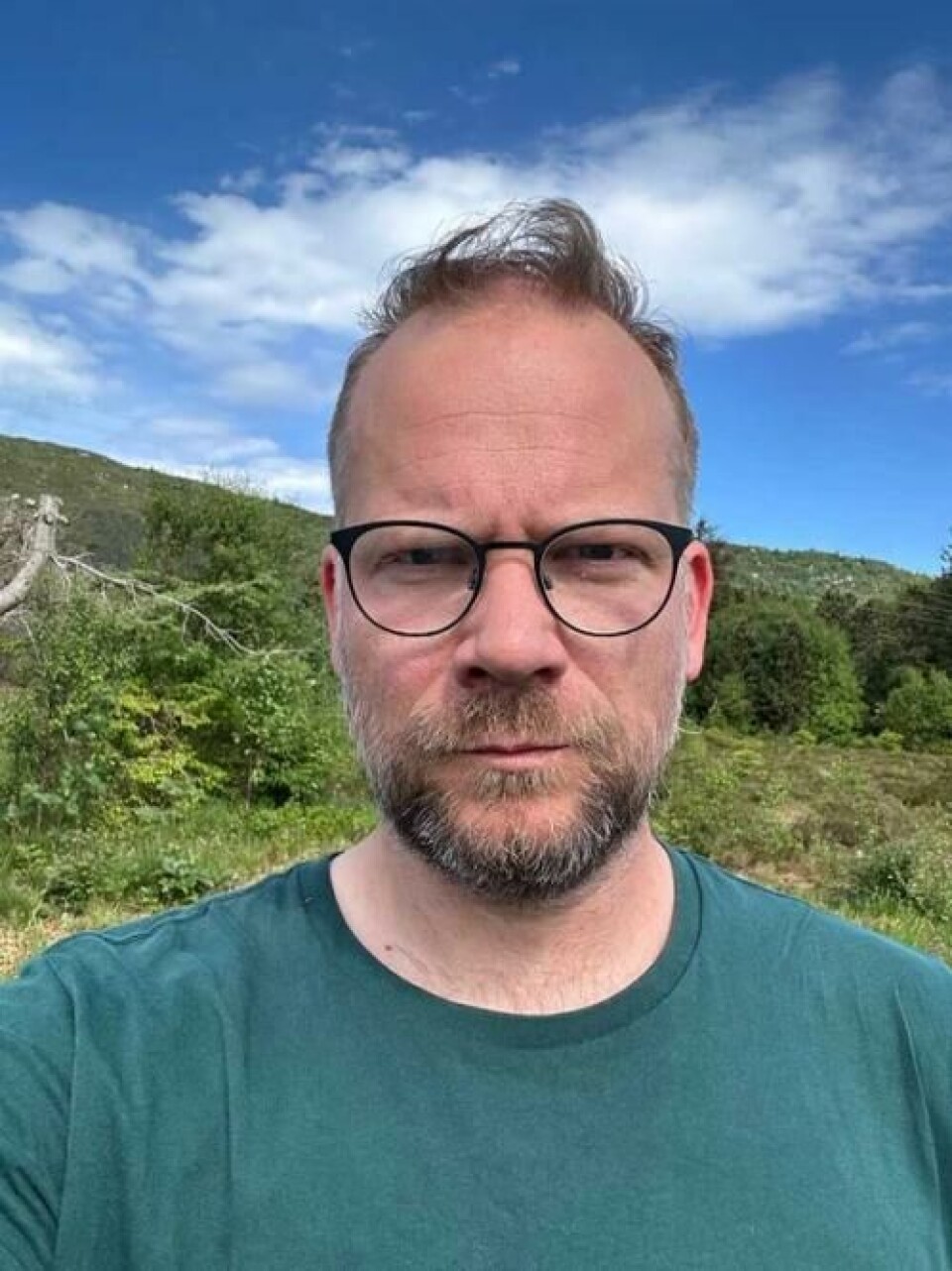 Ole Henrik Wahlquist, rektor ved Larsgården skole, sier han ikke kjenner seg igjen i referatet fra møtene om flagging. Foto: Privat