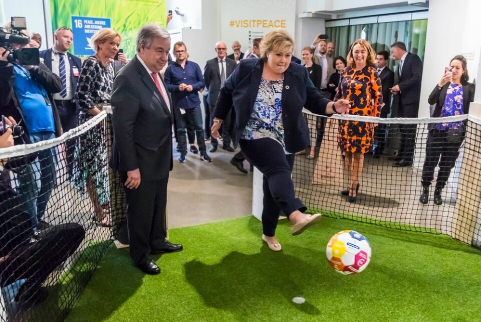 Statsminister Erna Solberg med FN-nål. Heiko Junge / NTB Scanpix Statsminister Erna Solberg med FN-nål.