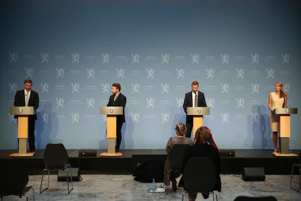 Koronapressekonferanse med (fra venstre) Espen Rostrup Nakstad, arbeidsminister Torbjørn Røe Isaksen, helseminister Bent Høie og Line Vold fra Folkehelseinstituttet. (foto: Jil Yngland / NTB) Koronapressekonferanse med (fra venstre) Espen Rostrup Nakstad, arbeidsminister Torbjørn Røe Isaksen, helseminister Bent Høie og Line Vold fra Folkehelseinstituttet.