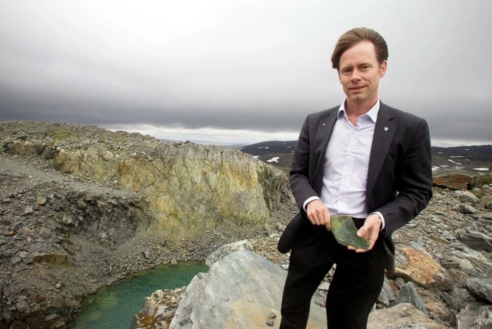 Administrerende direktør i Nussir ASA, Øystein Rushfeldt, foran det nedlagte dagbruddet på Ulveryggen, hvor det var gruvedrift fra 1972 til 1978. Foto: Jan-Morten Bjørnbakk / NTB scanpix. Administrerende direktør i Nussir ASA, Øystein Rushfeldt, foran det nedlagte dagbruddet på Ulveryggen, hvor det var gruvedrift fra 1972 til 1978.