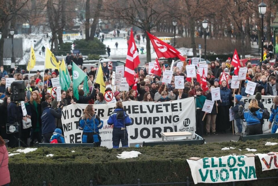 Natur og ungdom holdt demonstrasjon mot gruvedumping i Repparfjorden utenfor Stortinget 16. februar. Foto: Terje Bendiksby / NTB scanpix Natur og ungdom holdt demonstrasjon mot gruvedumping i Repparfjorden utenfor Stortinget 16. februar.