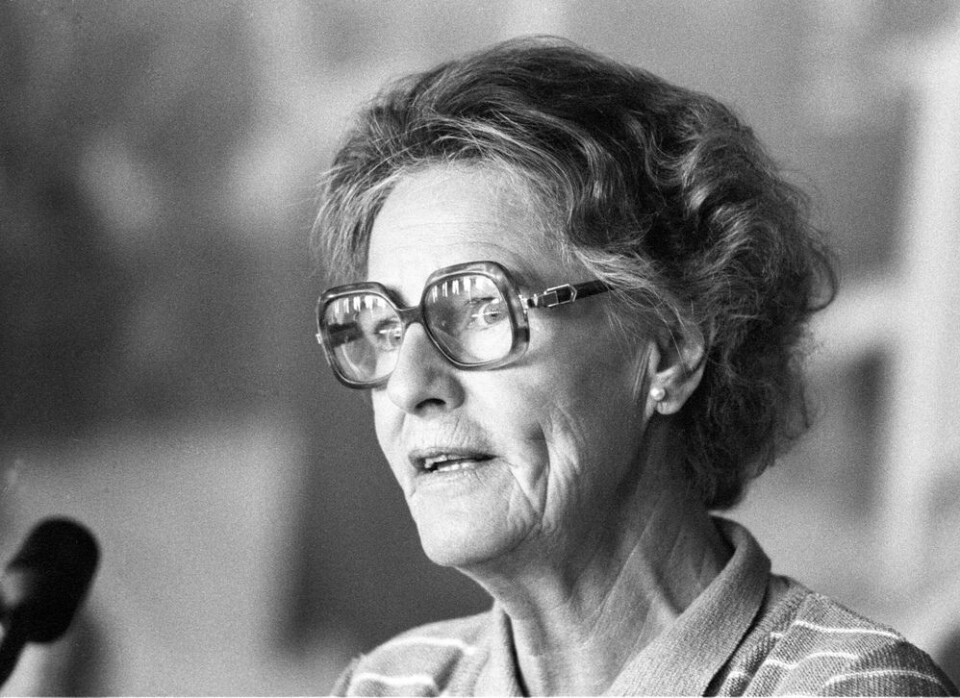 Kommunal- og arbeidsminister Inger Louise Valle (Ap) la fram St.meld. nr. 74 1979–80 for Stortinget. Foto Per Løchen / NTB scanpix. Kommunal- og arbeidsminister Inger Louise Valle (Ap) la fram St.meld. nr. 74 1979–80 for Stortinget.