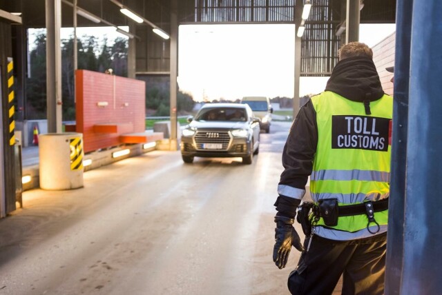 Tollkontrollen mellom Sverige og Norge på Svinesund. Foto: Tor Erik Schrøder / NTB scanpix Tollkontrollen mellom Sverige og Norge på Svinesund.