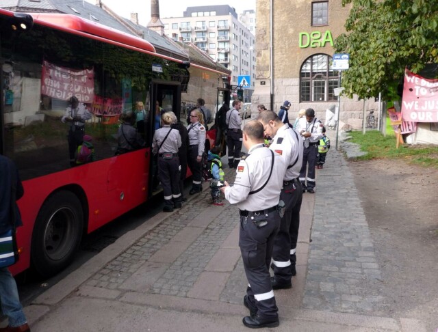 En norsk bruker på TikTok hevder at du bare kan stikke fra boten hvis du blir tatt i billettkontroll. Foto: Per Løchen/NTB hovedbilde