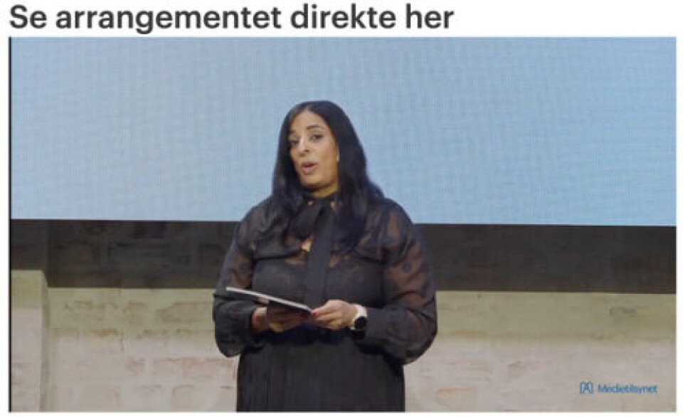 Lubna Jaffery under sitt innlegg på Pressens Hus, Oslo, 7. mai. Foto: Skjermdump fra Medietilsynet
