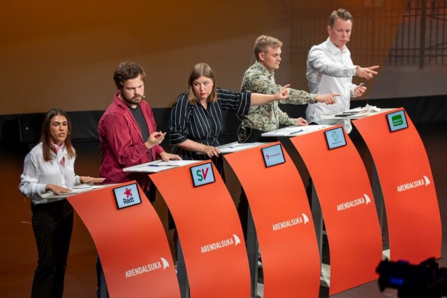 Fra venstre: Amrit Kaur, leder Rød Ungdom, Audun Hammer Hovda, leder av Sosialistisk Ungdom, Astrid Hoem, leder AUF, Nils Forren, nestleder Senterungdommen og Tobias Stokkeland, leder i Grønn Ungdom. Foto: Heiko Junge / NTB hovedbilde