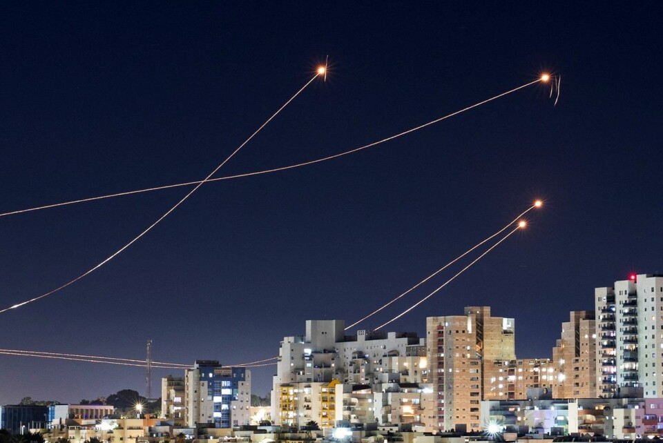 Israels Iron Dome avskjærer raketter som skytes ut fra Gazastripen, midt under den pågående konflikten mellom Israel og den palestinske islamistgruppen Hamas, sett fra Ashkelon, Israel, i januar. Foto: Reuters