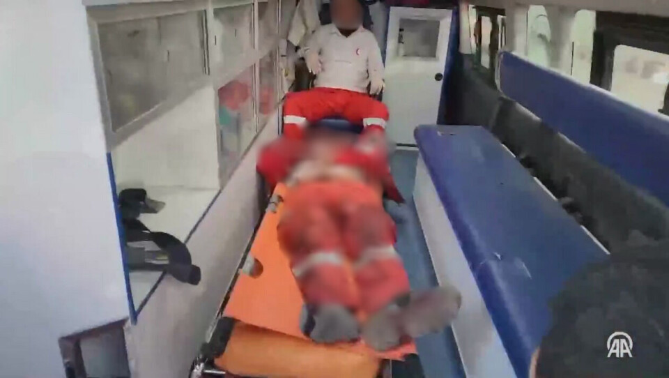 Faktisk Verifiserbar kan bekrefte at to videoer viser de drepte ambulansearbeiderne fra Røde Halvmåne som ankommer Al-Aqsa sykehus. Foto: Skjermbilde X.