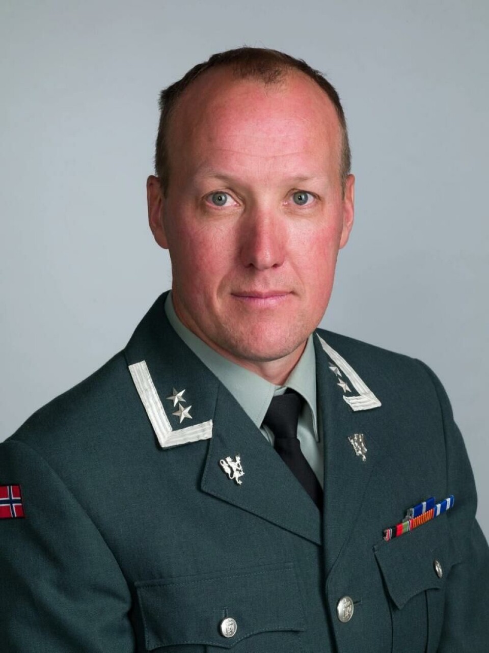 Sigbjørn Halsne, seksjonssjef for landmakt ved Krigsskolen, sier at det per nå ikke er noe som gjør at man kan konkludere i den ene eller andre retningen om hva som har skjedd. Foto: Krigsskolen