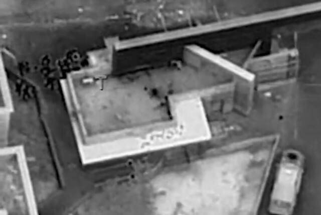 Denne skjermdumpen er hentet fra IDF sin video på X. Faktisk Verifiserbar har geolokalisert videoen til å være Shifa-sykehuset i Gaza. Skjermdump, X hovedbilde