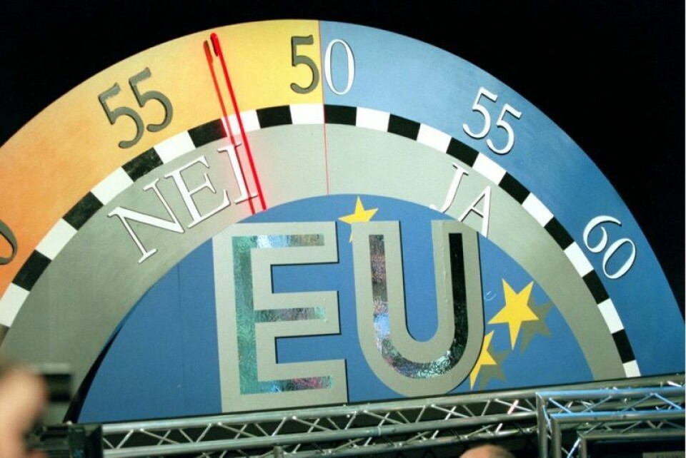Det ble en spennende kveld og natt i november 1994 da stemmesedlene ble telt opp etter EU-valget. Foto: Erik Johansen/NTB