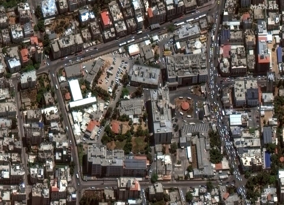 Satellittbilde av sykehuset fra april 2023. Sykehuskomplekset består av flere bygg, deriblant byninger som er bygd og renovert av Israel. Foto: Maxar Technologies via NTB / Reuters