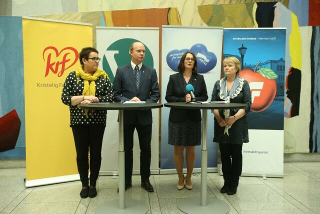 Høyre, Frp, KrF og Venstre holdt pressekonferanse etter at Stortinget hadde vedtatt å innføre fritt behandlingsvalg i 2015. Den nåværende regjeringen har varslet at ordningen vil bli avviklet fra nyttår. Foto: Audun Braastad / NTB. hovedbilde