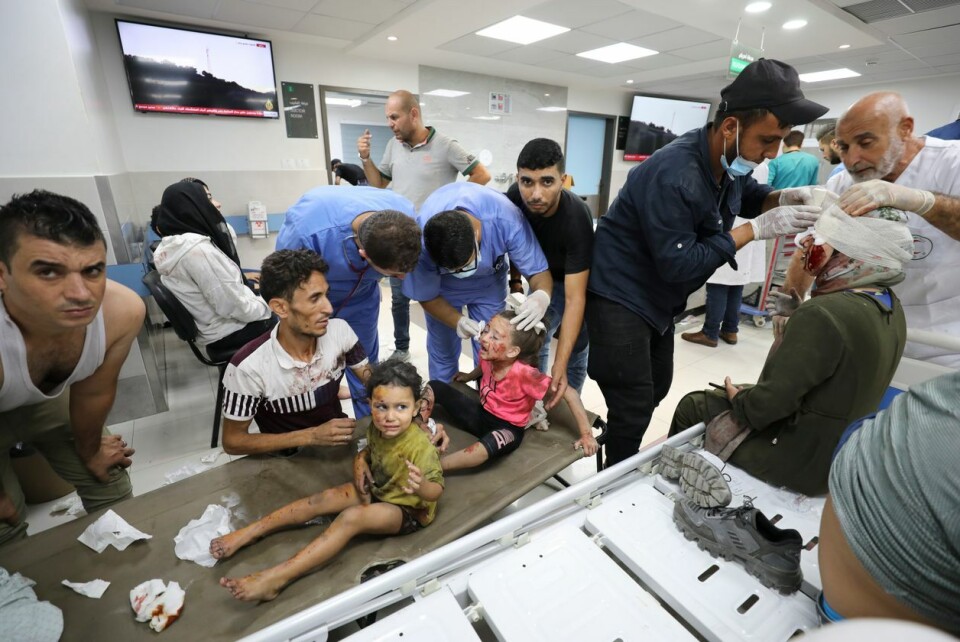 Skadde palestinske barn får behandling etter israelske angrep 11. oktober 2023. Foto: Ali Mahmoud / NTB