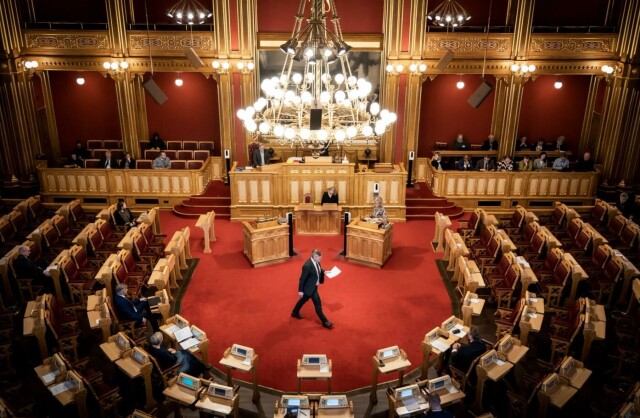 Et flertall på Stortinget har nettopp økt stortingsrepresentantenes godtgjørelse til 1 064 318 kroner i året. Det tilsvarer 88 693 kroner i måneden. hovedbilde