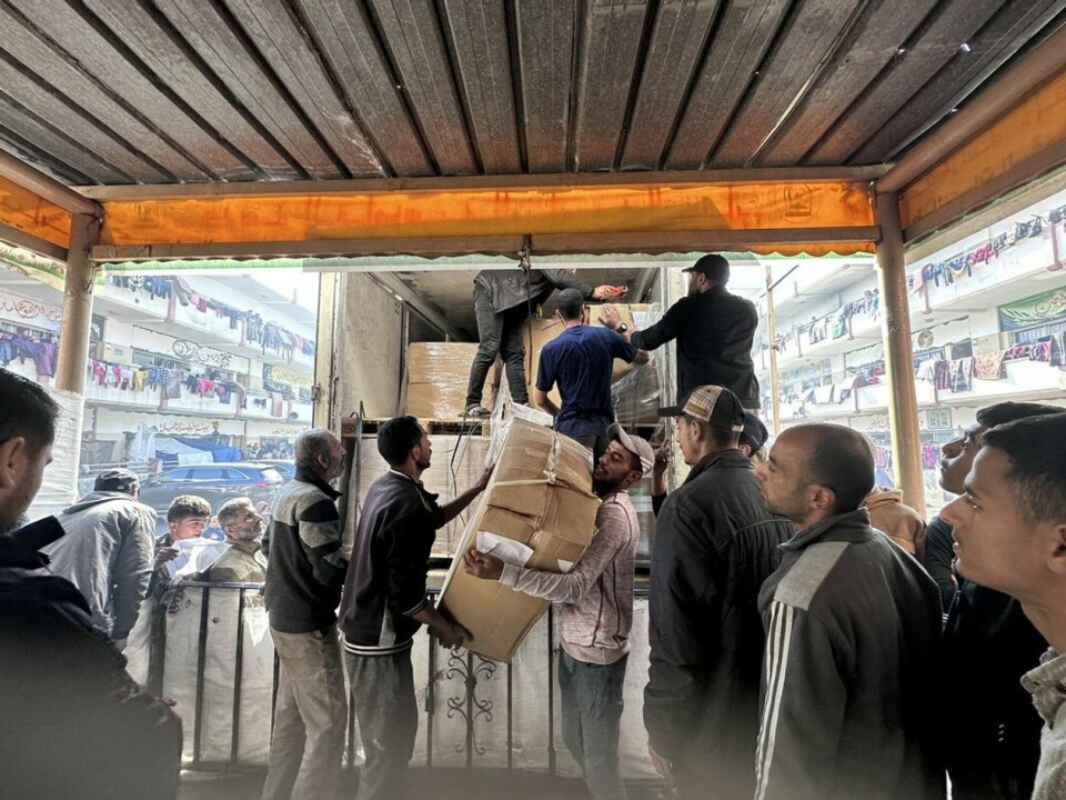 Kasser med humanitær hjelp som Flyktninghjelpen er med å dele ut. Foto: Flyktninghjelpen