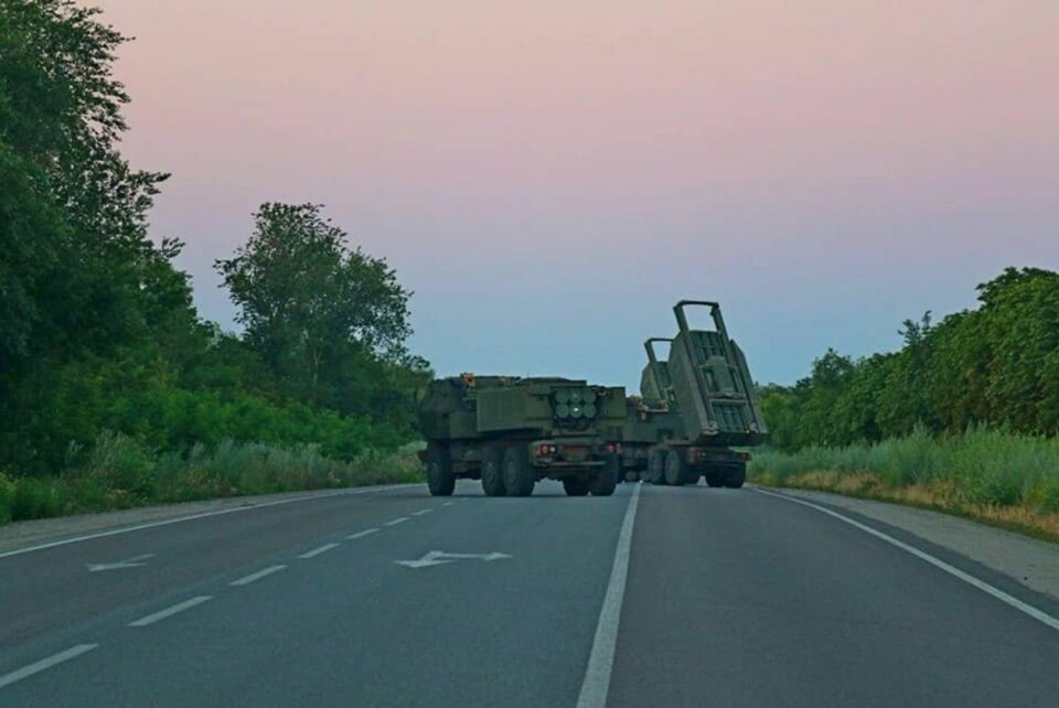 Tre av HIMARS-vognene som USA har donert. Foto: Ukrainas generalstab/Facebook.