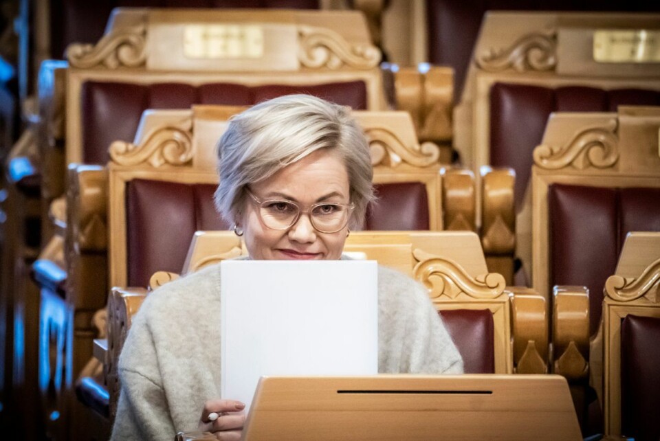 Helseminister Ingvild Kjerkol (Ap) viser til at det ikke ble noen økning i antallet sykehjemsplasser da Frp hadde egen eldre- og folkehelseminister. Her fra Stortingets spørretime, januar 2023. Foto: Ole Berg-Rusten / NTB