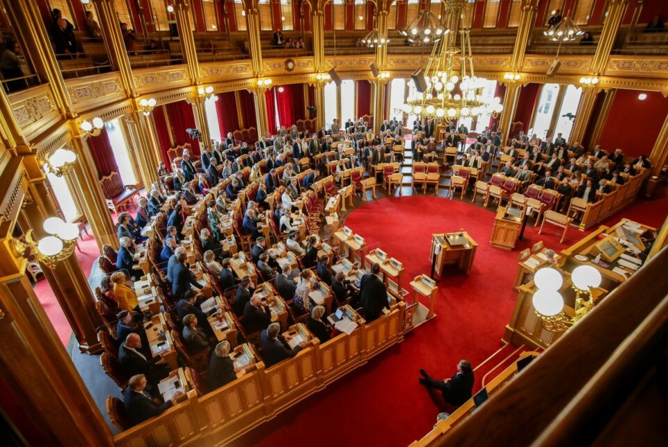 Stortinget har i snitt 102 møtedager per stortingssesjon. Her fra behandlingen av bioteknologiloven i 2020. Finansminister Vedums vara, Per Martin Sandtrøen, har i dag plass nr. 44. Fjerde fra venstre, femte inn. Foto: Vidar Ruud / NTB