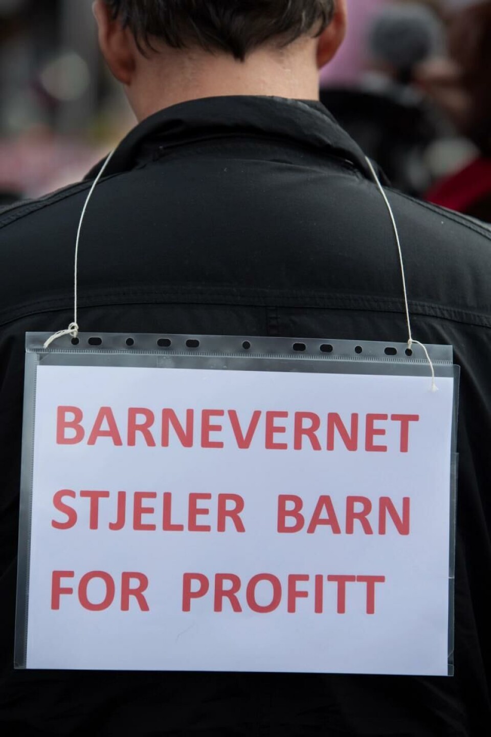 Bildet er fra en demonstrasjon mot barnevernet foran Stortinget i 2016. Foto: Ole Berg-Rusten / NTB.