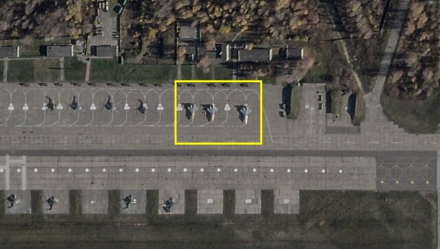 Tre MiG-31K var synlige på bakken på Machulishchi-flybasen sør for Minsk mandag klokken 09.41 norsk tid. FOTO: Planet Labs / Faktisk Verifiserbar. hovedbilde