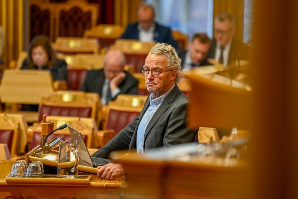 Rasmus Hansson vil gi pengene til de som er rammet av Ukraina-krigen. Foto: Annika Byrde / NTB