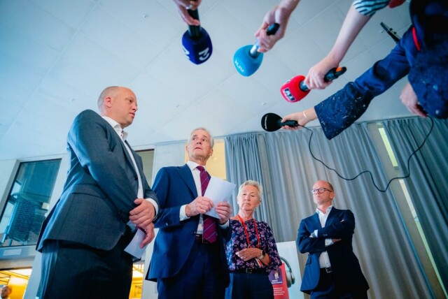Statsminister Jonas Gahr Støre (Ap) møter pressen etter et møte mellom regjeringen, NHO og LO om kraftsituasjonen. Foto: Stian Lysberg Solum / NTB. hovedbilde