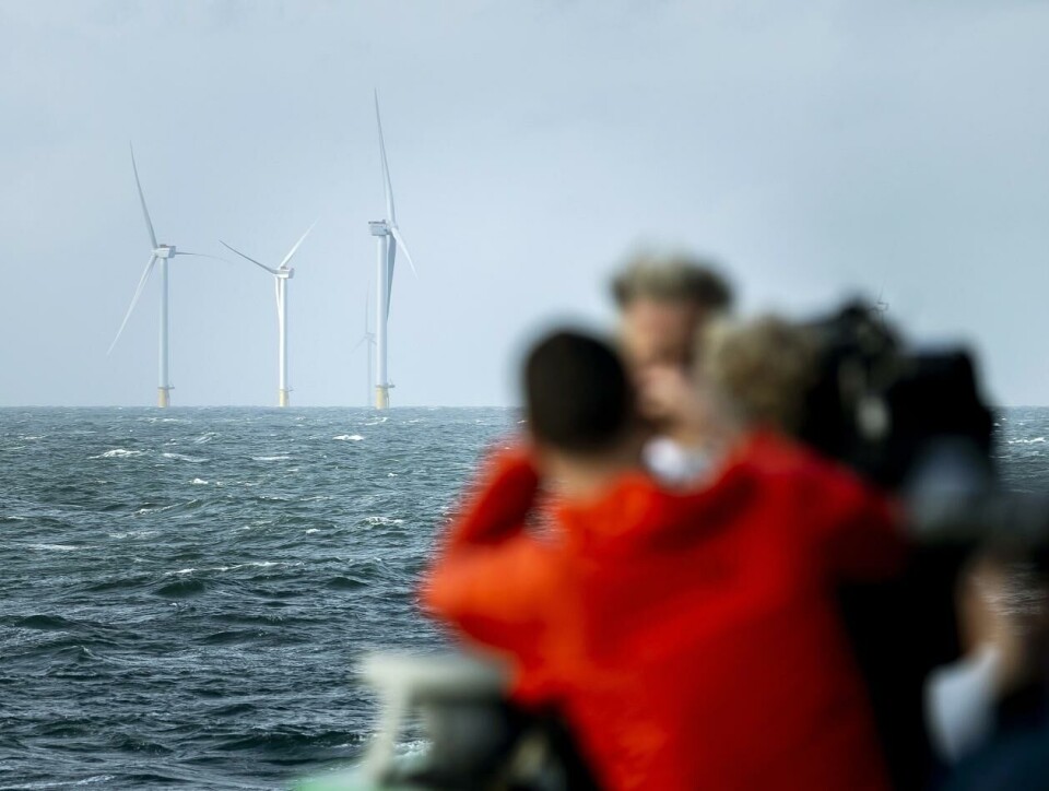 – Hvis du ikke får brukt elektrisk energi med en gang, må du lagre den. Da taper du energi. Det gjelder for både batterier og for hydrogen. Hvis elektrisiteten kommer fra sol og vind, er det noe man må leve med, sier Truls Norby, professor ved Universitetet i Oslo.