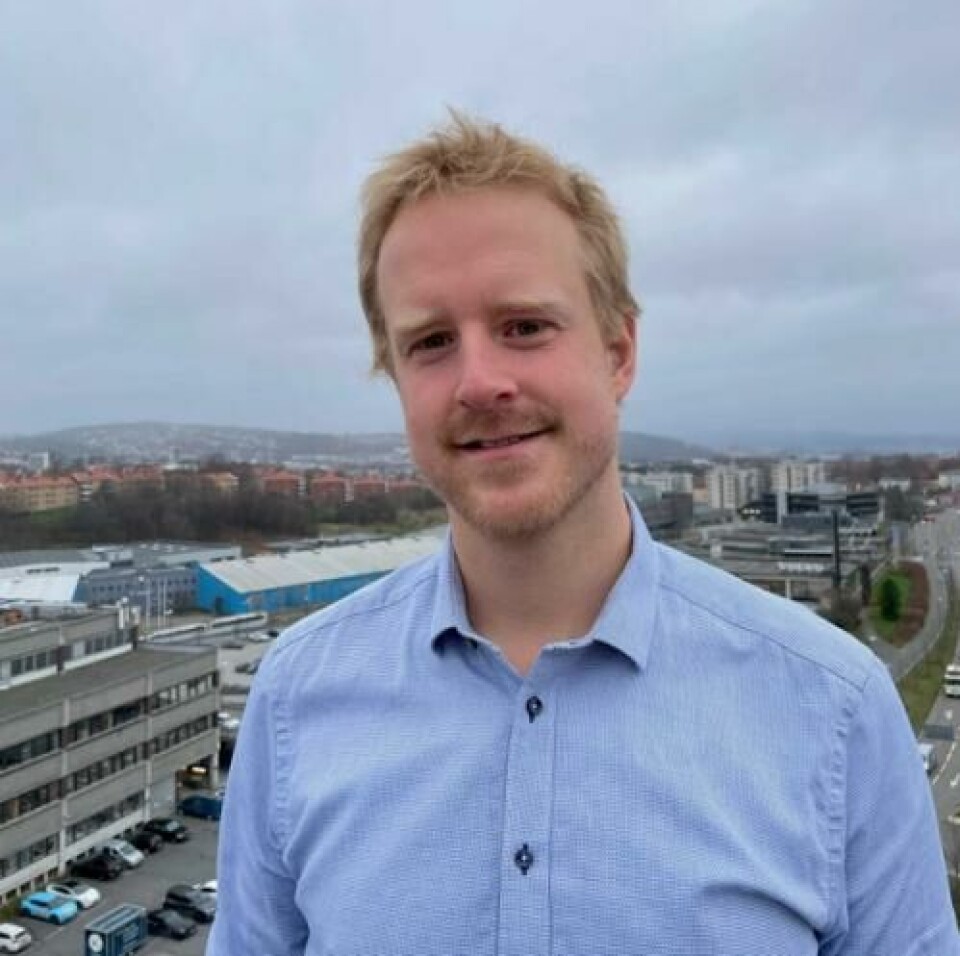 Tobias Wolf, overingeniør i Bymiljøetaten i Oslo, sier at de følger nøye med på luftkvaliteten. Når det er forventet mye forurensning, sender kommunen ut varsel til folk som har meldt seg på en e-post liste. Foto: Miriam Alveberg/Bymiljøetaten i Oslo