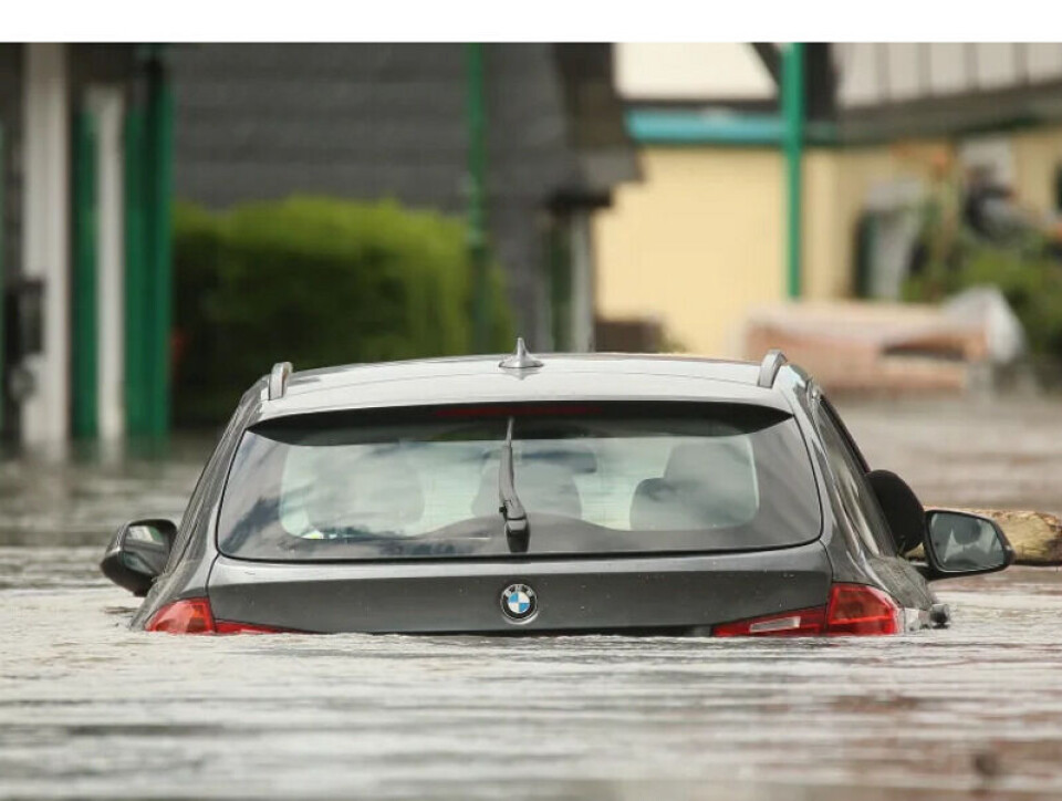 Faksimile av originalbildet, der bilen ikke har noe klistremerke. Foto: David Young / Bild