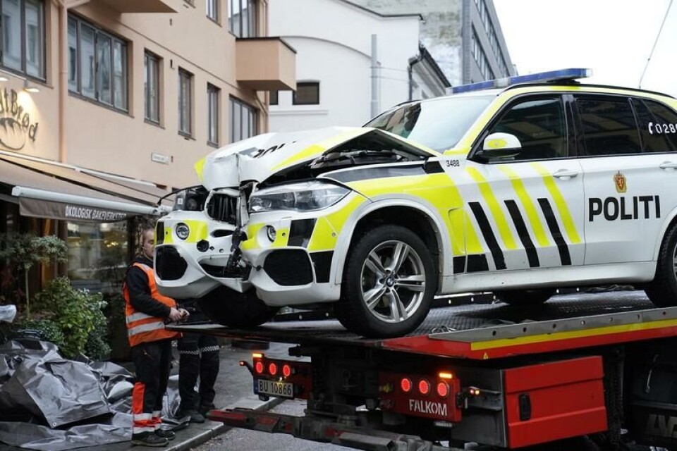 Denne politibilen ble brukt i forbindelse med pågripelsen av mannen som truet med kniv på Bislett. Mannen ble skutt av politiet og døde. Foto: Torstein Bøe / NTB.