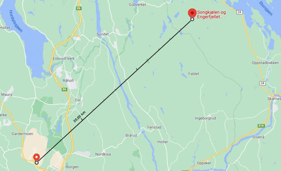 Det er omtrent tre mil i luftlinje fra vindparken til Gardermoen. Foto: Skjermdump, Google Maps.