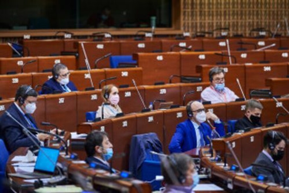 Europarådets parlamentarikerforsamling (PACE) vedtok en resolusjon om vaksiner 27. januar 2021. Foto: Europarådet. Europarådets parlamentarikerforsamling (PACE) vedtok en resolusjon om vaksiner 27. januar 2021.