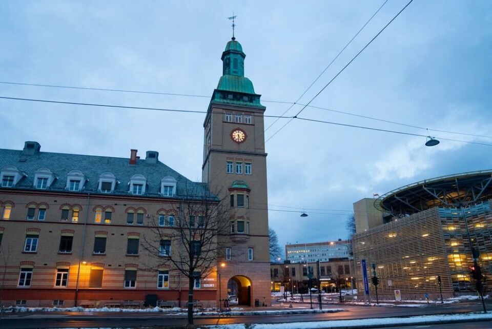 Jarle Hollerud og en annen mann ble bortvist fra Ullevål sykehus av politiet 2. april 2020. Foto: Fredrik Hagen / NTB. Jarle Hollerud og en annen mann ble bortvist fra Ullevål sykehus av politiet 2. april 2020.