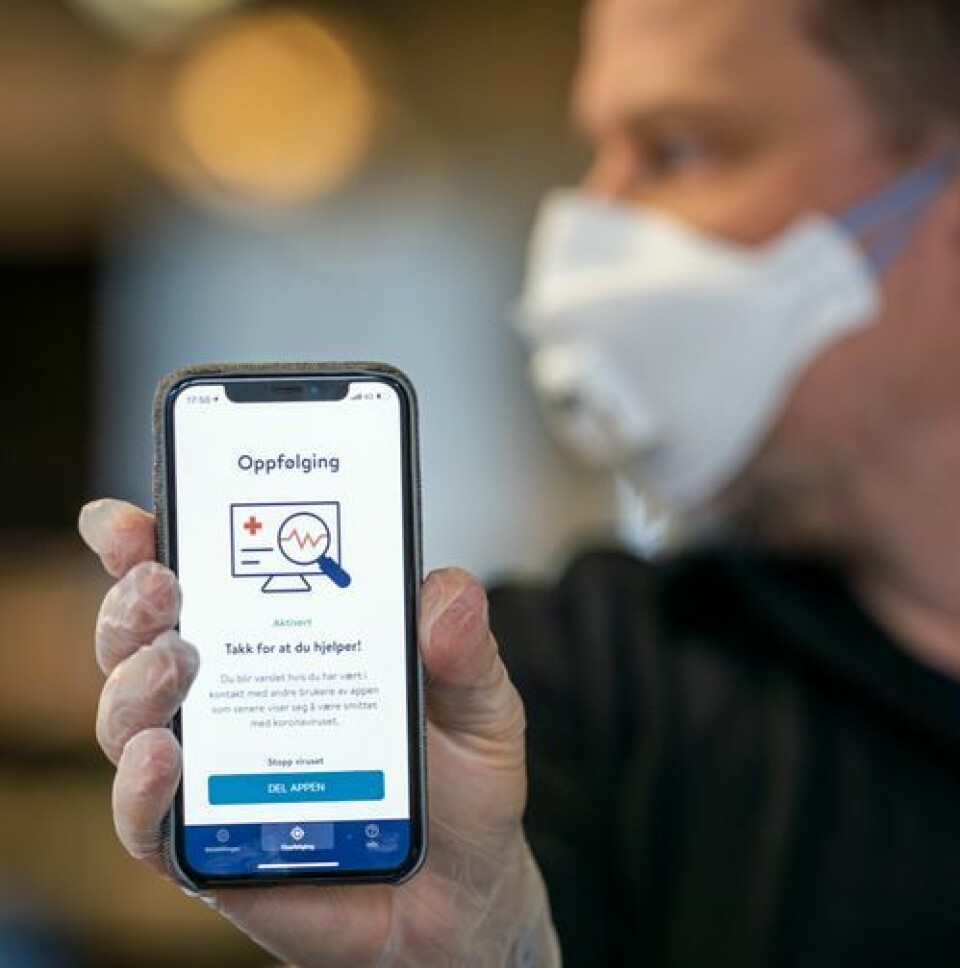 Smittestopp ble lansert for digital smittesporing i Norge, men samlet inn informasjon til en sentral base. Det gjør ikke Apple og Googles løsning. (foto: Heiko Junge / NTB scanpix) Smittestopp ble lansert for digital smittesporing i Norge, men samlet inn informasjon til en sentral base. Det gjør ikke Apple og Googles løsning.