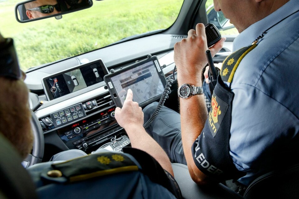 Store deler av konsulentutgiftene i politiet går til IKT-prosjekter. Blant annet har det blitt utviklet løsninger for tilgang til politiets registre og andre dataverktøy på nettbrett ute i patruljebiler. (foto: Gorm Kallestad / NTB scanpix) Store deler av konsulentutgiftene i politiet går til IKT-prosjekter. Blant annet har det blitt utviklet løsninger for tilgang til politiets registre og andre dataverktøy på nettbrett ute i patruljebiler.