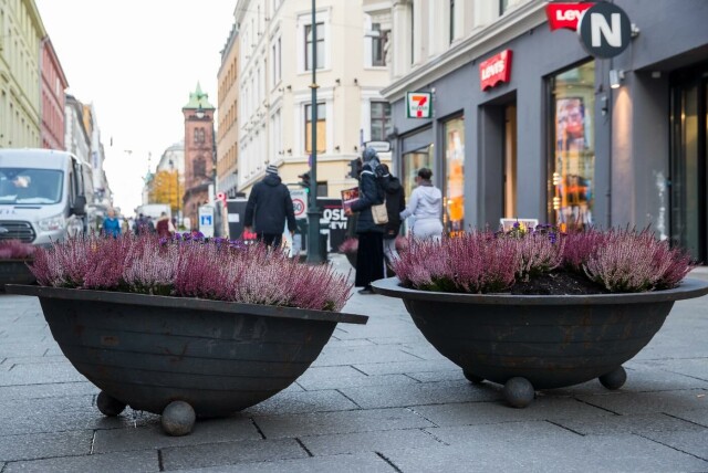7. november 2017 ble blomsterkrukker plassert på Karl Johan Håkon Mosvold Larsen, NTB/Scanpix 7. november 2017 ble blomsterkrukker plassert på Karl Johan