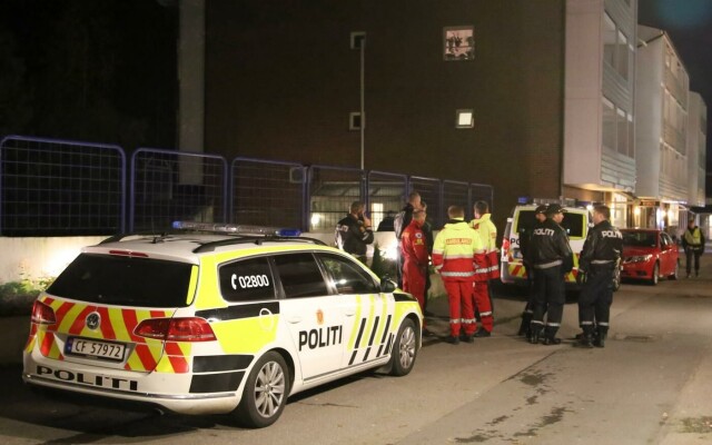 Oktober 2017: Politi og ambulansepersonell på Holmlia i Oslo i forbindelse med en skyteepisode. Foto: Tipser.no / Daniel D.Laabak / NTB scanpix Oktober 2017: Politi og ambulansepersonell på Holmlia i Oslo i forbindelse med en skyteepisode.