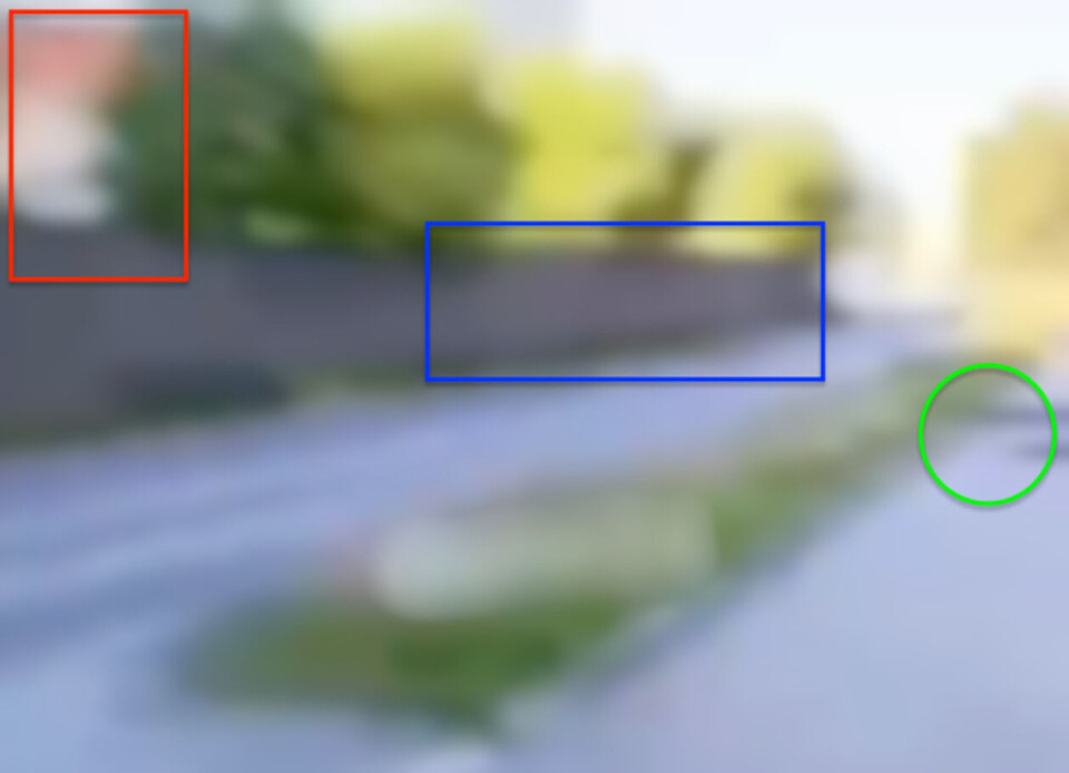 Skjermdump av en av flere videoer Faktisk.no har geoverifisert. Markeringene viser noen av en rekke konkrete holdepunkter som knytter videoen til et bestemt sted. Skjermdumpen er sladdet av Faktisk.no av hensyn til de involverte i videoen. Foto: Skjermdump fra sosiale medier