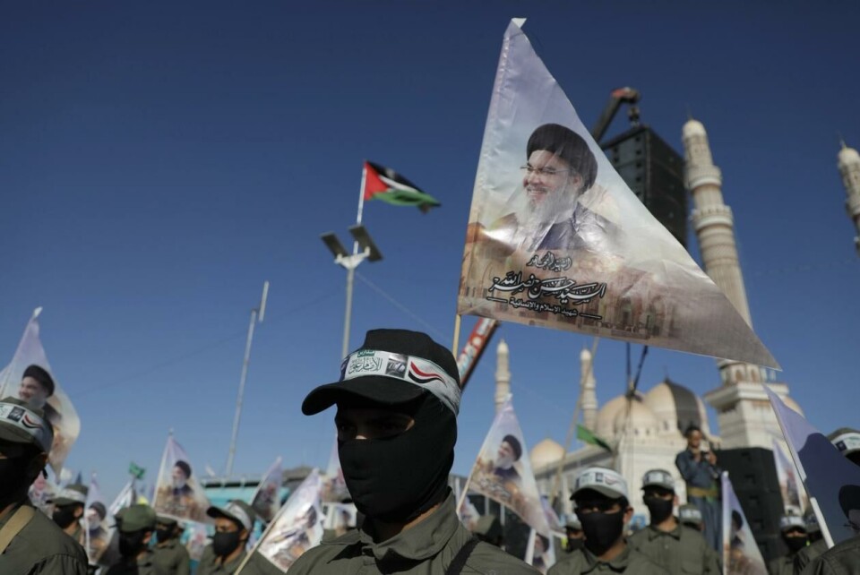 Houthiene er krigsvante og har stor tilgang på avanserte våpen, sier Freddy Furulund i DNK. Bildet over er fra en parade i Sana'a i Jemen 4. oktober. Foto: Osamah Yaha /Zuma Press Wire, NTB