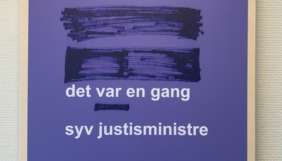 Da Anders Anundsen var justisminister, prioriterte Justisdepartementet å sende fanger til soning i andre land. Dette sladdede dokumentet handler om en prosess som ikke ble prioritert like høyt, nemlig å få norske fanger i utlandet hjem til soning i Norge. Heller ikke justisministerne etter Anundsen har prioritert offentlighetsloven. Dokumenter som er sladdet til det ugjenkjennelige kan vi kalle #forvaltningskunst